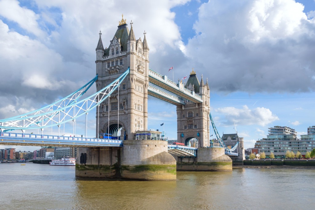 tower bridge tourist attraction london