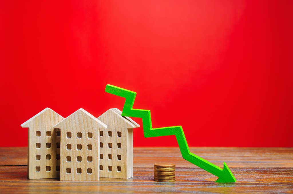 Wooden houses with a green downward arrow that signifies rent