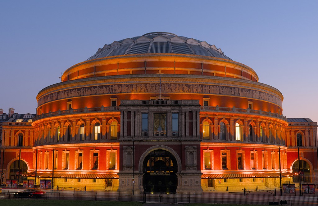 The royal albert hall at evening time