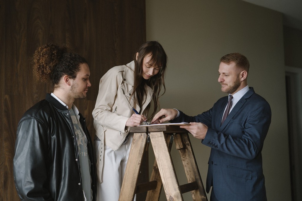 Landlord is signing his property management contract